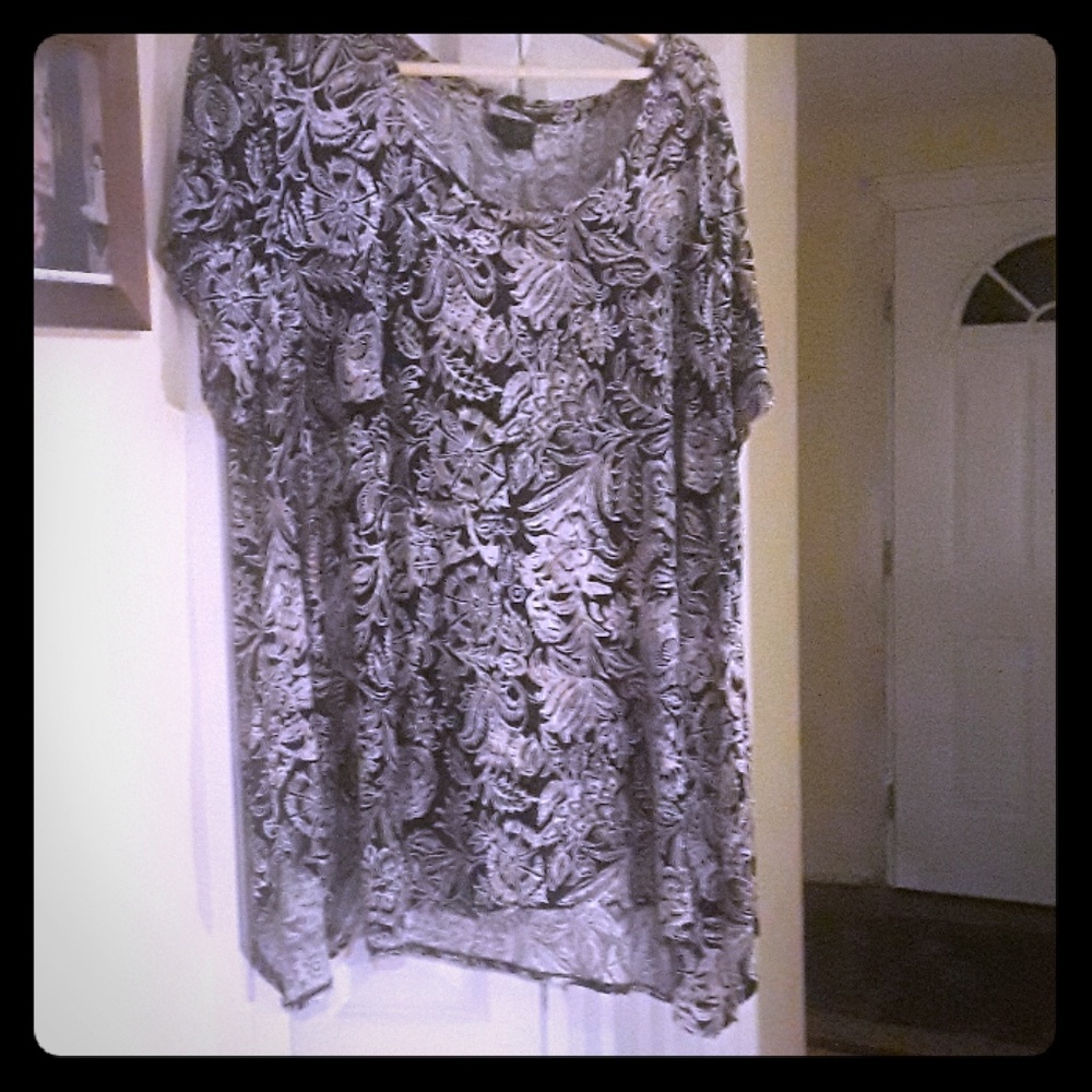 3x long paisley short sleeve shirt